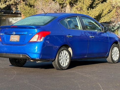 Used 2017 Nissan Versa SV image 4