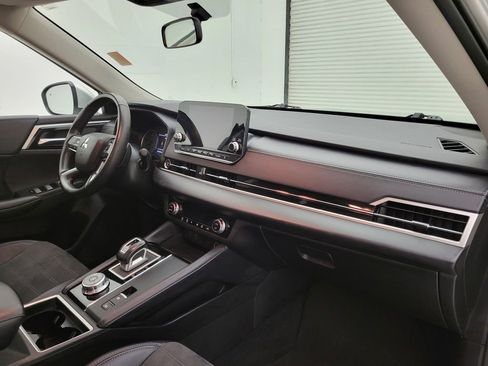 Used 2024 Mitsubishi Outlander FWD image 34