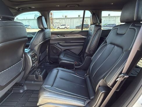Used 2025 Jeep Grand Cherokee L Limited AWD/4WD image 16