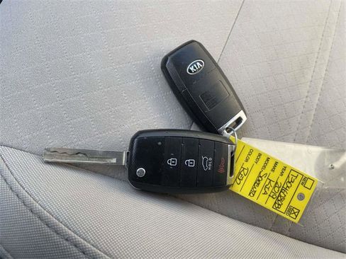 Used 2019 Kia Sorento LX image 31