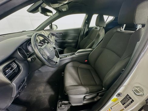 Used 2018 Toyota C-HR XLE FWD image 13