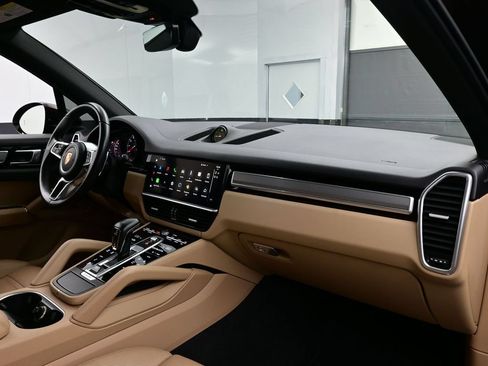Certified 2023 Porsche Cayenne S Platinum AWD/4WD image 19