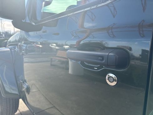 Used 2022 Jeep Gladiator Sport image 10