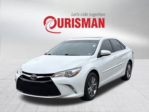 Used 2016 Toyota Camry SE w/ Moonroof Package image 5