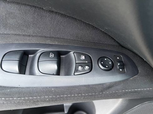 Used 2016 Nissan Pathfinder S image 16