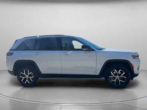 Used 2025 Jeep Grand Cherokee Limited w/ Trailer Tow Package image 33