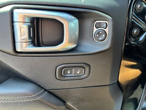 Used 2023 Jeep Gladiator Rubicon w/ Cold Weather Group AWD/4WD image 22