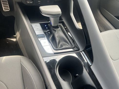 Certified 2025 Hyundai Elantra SEL FWD image 25