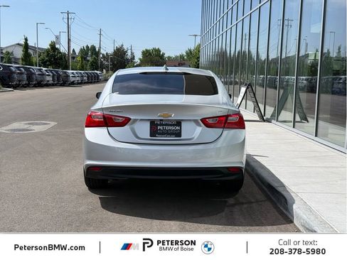 Used 2017 Chevrolet Malibu LT FWD image 4