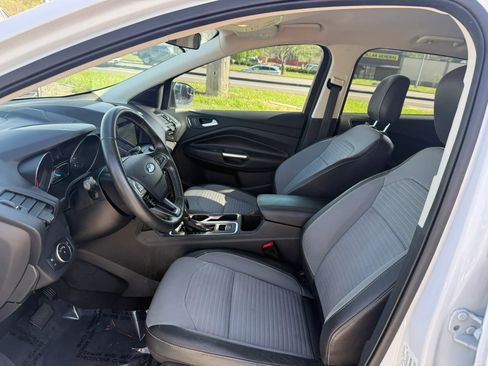 Used 2019 Ford Escape SE FWD image 12