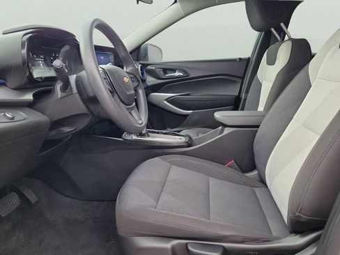 Used 2024 Chevrolet Trax LS image 18