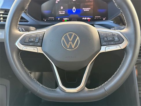 Certified 2023 Volkswagen Taos SE w/ Panoramic Sunroof Package image 20