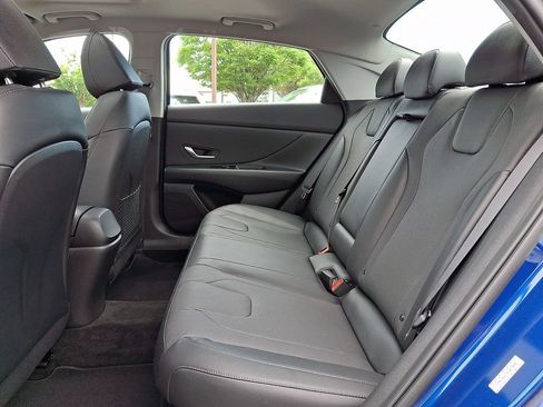 Used 2023 Hyundai Elantra Limited FWD image 13