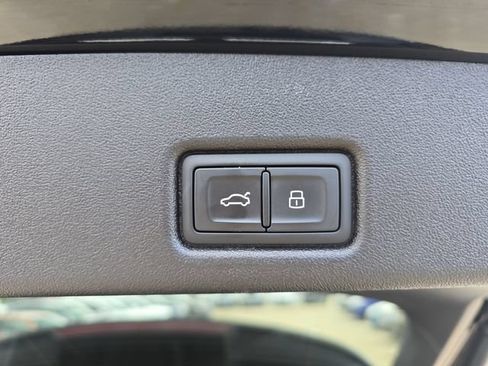 Used 2025 Audi Q5 Premium w/ Convenience Package AWD/4WD image 16