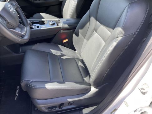 Used 2025 Nissan Rogue SL AWD/4WD image 12