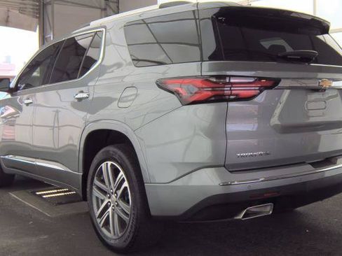 Used 2023 Chevrolet Traverse High Country FWD image 2