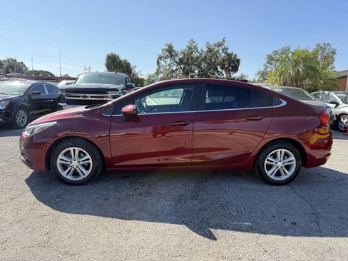 Used 2017 Chevrolet Cruze LT w/ Convenience Package image 4