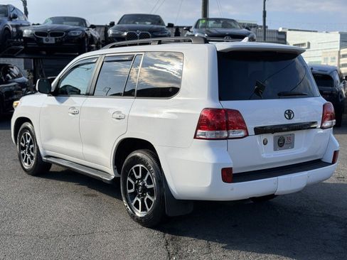 Used 2011 Toyota Land Cruiser image 4
