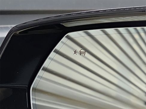 Used 2025 Cadillac Escalade ESV V image 32