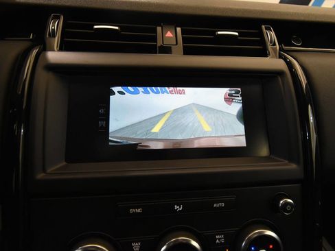 Used 2020 Land Rover Discovery SE AWD/4WD image 25