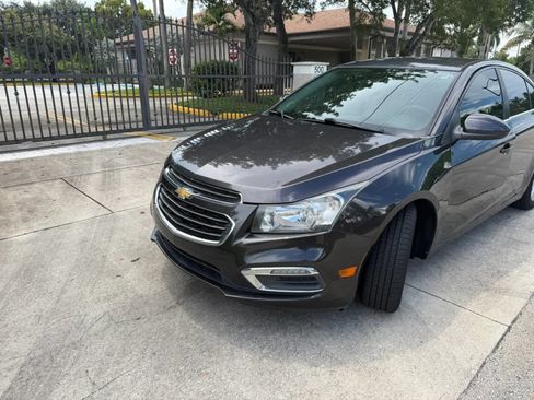 Used 2016 Chevrolet Cruze LT FWD image 3