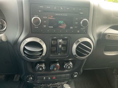 Used 2014 Jeep Wrangler Unlimited Sport w/ Quick Order Package 24S AWD/4WD image 20