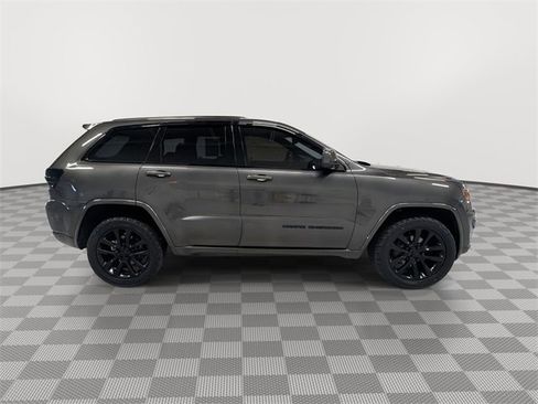 Used 2020 Jeep Grand Cherokee Altitude image 12