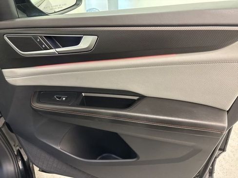 Used 2025 Volkswagen Atlas Peak Edition SE image 24