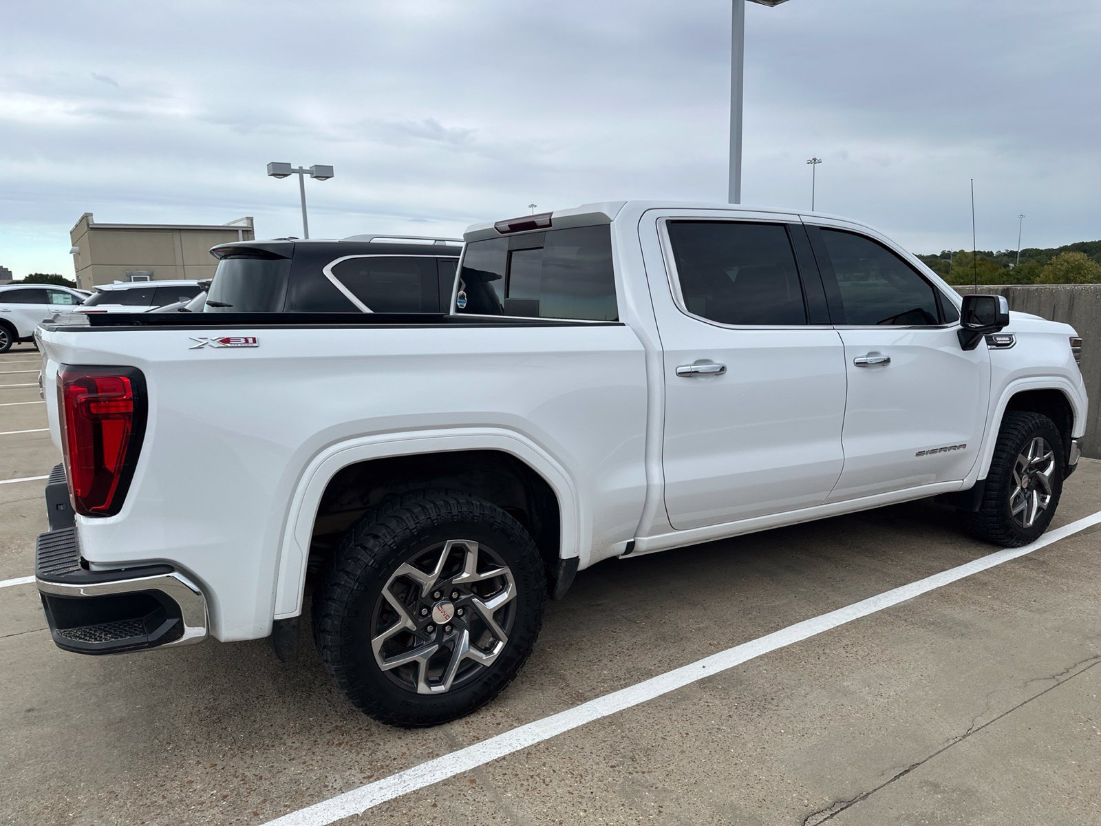 Used 2024 GMC Sierra 1500 SLT AWD/4WD image 3