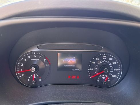 Used 2020 Kia Soul LX image 9