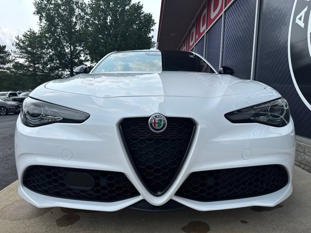 Used 2022 Alfa Romeo Giulia Veloce AWD/4WD image 8