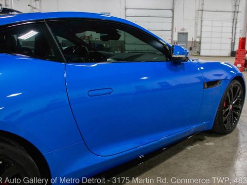 Used 2020 Jaguar F-TYPE R image 23