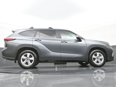 Used 2023 Toyota Highlander LE FWD image 39