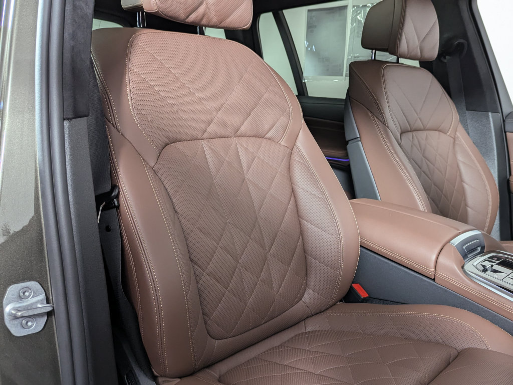 Certified 2025 BMW X7 xDrive40i AWD/4WD image 30