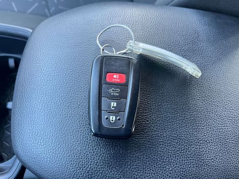 Used 2025 Toyota RAV4 XLE image 22