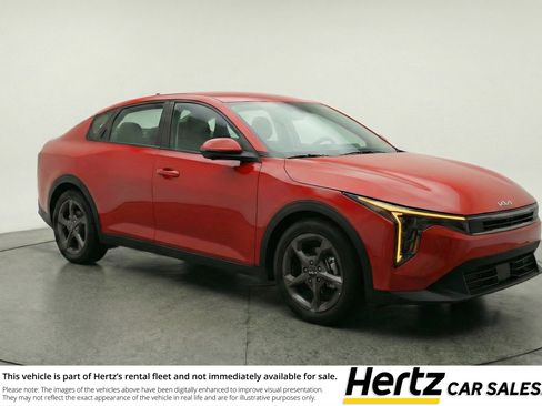 Used 2025 Kia K4 LXS image 1