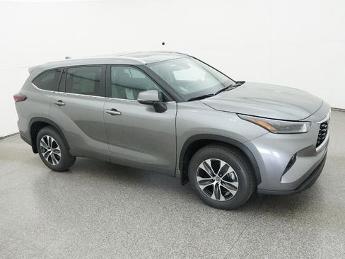New 2026 Toyota Highlander XLE image 12