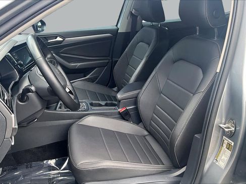 Used 2023 Volkswagen Jetta SE FWD image 9