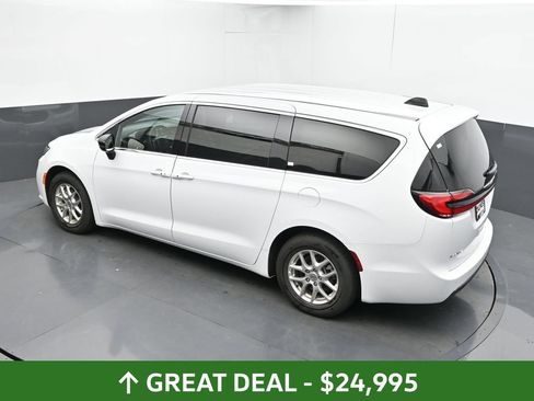 Used 2025 Chrysler Pacifica Select FWD image 39