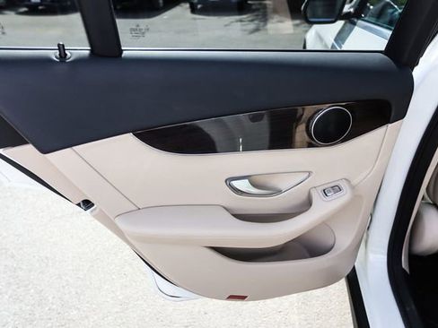 Used 2017 Mercedes-Benz GLC 300 4MATIC image 64