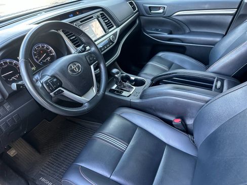 Used 2019 Toyota Highlander SE image 9