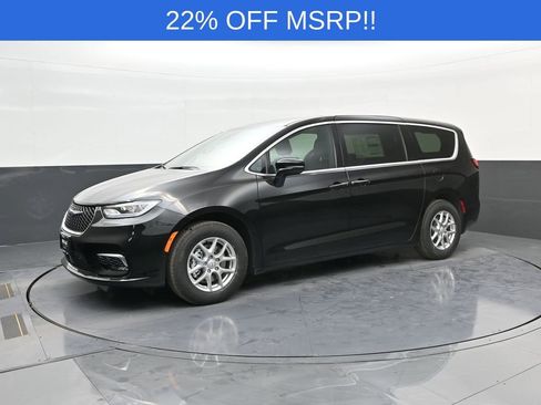 New 2026 Chrysler Pacifica Select FWD image 3