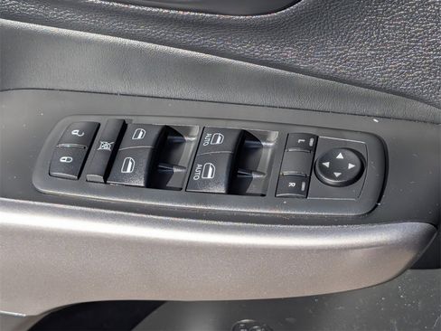 Used 2021 Jeep Cherokee Latitude Plus image 25