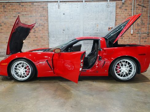 Used 2006 Chevrolet Corvette Z06 w/ Preferred Equipment Group RWD image 26