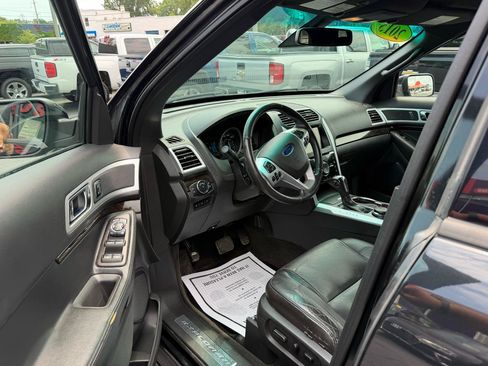 Used 2015 Ford Explorer Limited w/ Equipment Group 302A AWD/4WD image 9