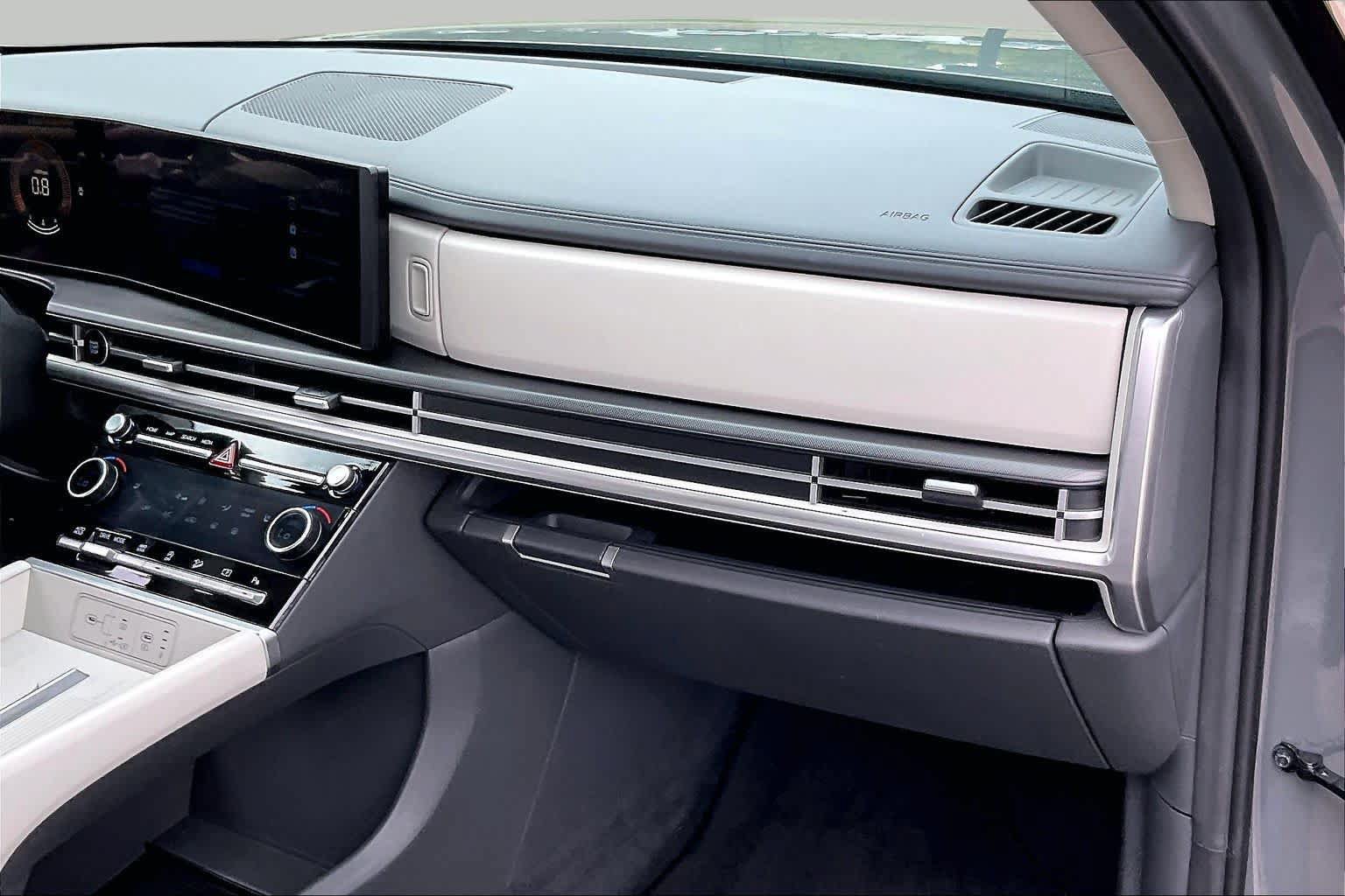 Used 2025 Hyundai Santa Fe SEL AWD/4WD image 17