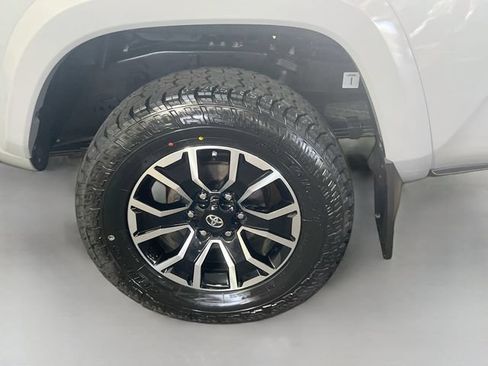 Used 2020 Toyota Tacoma TRD Sport w/ Technology Package AWD/4WD image 24
