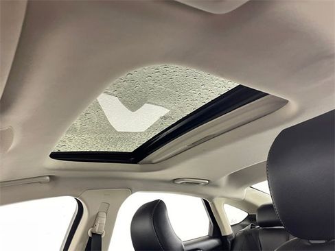 Used 2018 Ford Fusion Titanium image 9