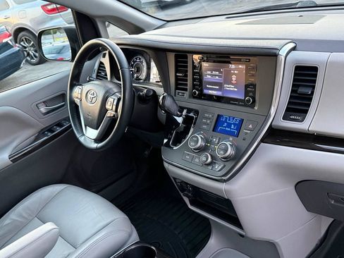 Used 2019 Toyota Sienna XLE FWD image 23