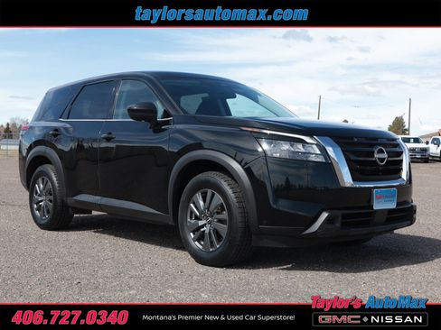 Used 2024 Nissan Pathfinder S image 2
